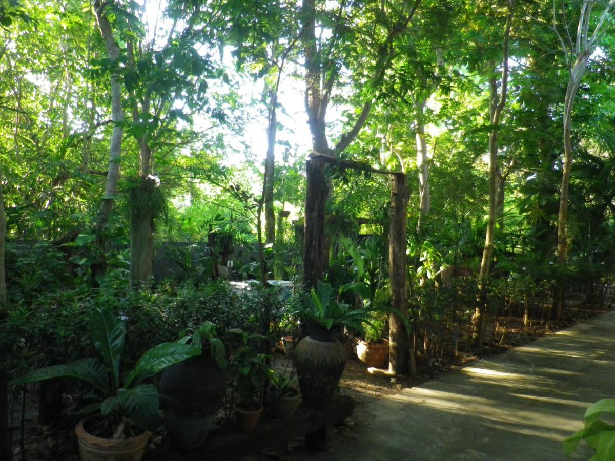 The Theatre Villa Bang Saphan Luaran gambar